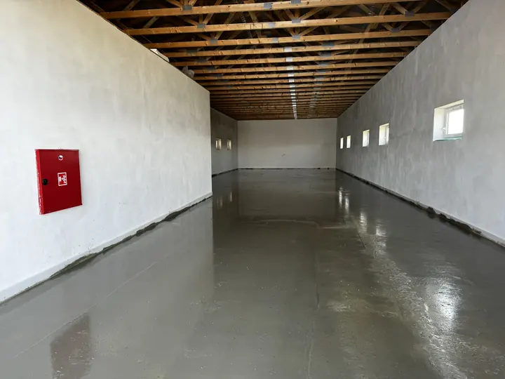 Betonová podlaha výrobní haly