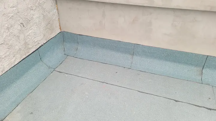 Detail napojení hydroizolace na atiku
